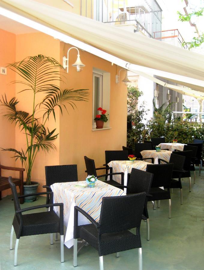 Hotel Silvana Cattolica Esterno foto